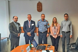 Csoportkép a delegáció tagjaival