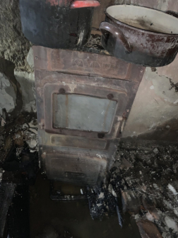 A berendezési tárgyak égtek egy nyolcvan négyzetméteres családi ház konyhájában