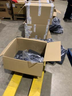 A központi raktárban készítik össze az önkénteseknek, önkormányzati tűzoltóságoknak ítélt eszközöket