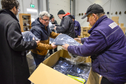 A dobozokban védőruhák