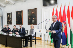 Igazgató beiktatási ünnepség csoport kép