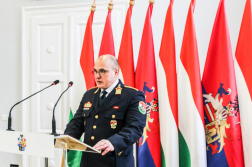 Igazgató beiktatási ünnepség csoport kép