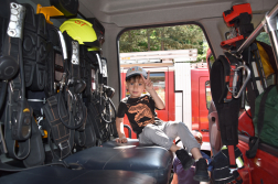 Nyitott szertárkapuk