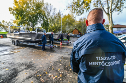 Mentőhajókat adtak át Tiszafüreden