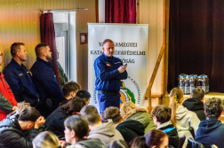 Fákat ültettek a tavalyi tűz helyén a Vas vármegyei Csöngén