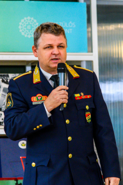 Az átadás pillanatai