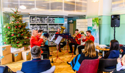 Az átadás pillanatai