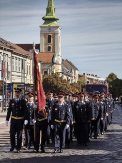 Felvonulás a Rákóczi út és a Zichy utca sarkától a Civitas Fortissima térig