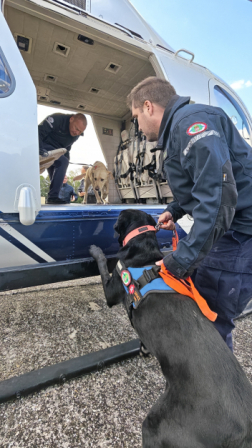 Helikopteres gyakorlaton a Hunor keresőkutyás egysége