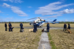 Helikopteres gyakorlaton a Hunor keresőkutyás egysége