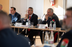 A katasztrófavédelem igazgatói értekezletére látogatott a rendészeti államtitkár