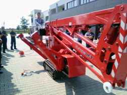 Önjáró emelőgép