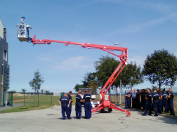 Önjáró emelőgép emelkedik