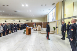 Jelentés beadása az állománygyűlés elején: Bérczi László tű. dandártábornok jelent Kontrát Károly belügyminisztériumi államtitkárnak