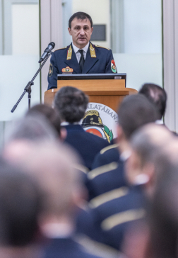 A pulpituson dr. Góra Zoltán tűzoltó vezérőrnagy, a BM Országos Katasztrófavédelmi Főigazgatóság főigazgatója