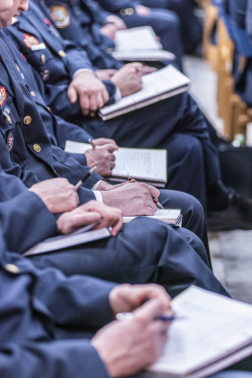 Jegyzetelő hallgatóság