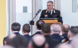 A mikrofonnál Erdélyi Krisztián tűzoltó dandártábornok, főigazgató-helyettes