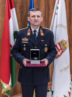 Az Év Tisztje ügyeletesi kategóriában Pintér Sándor tűzoltó őrnagy, a Somogy Megyei Katasztrófavédelmi Igazgatóság főügyeleti osztály főügyeletese