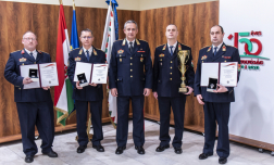 Kitüntetett budapesti kollégák a fővárosi katasztrófavédelmi igazgató társaságában