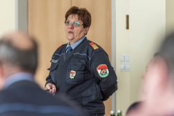 Előadást tart Vietórisz Ágnes tűzoltó ezredes, a BM OKF humánszolgálat-vezetője