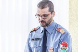 Toldi Péter tűzoltó alezredes, a BM OKF tűzoltósági főosztályának munkatársa tájékoztatót tart