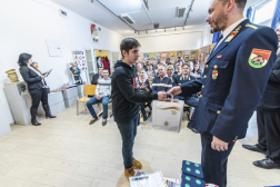 A felső tagozatosok kategóriájának díjait Barta-Vámos László tűzoltó őrnagy adta át