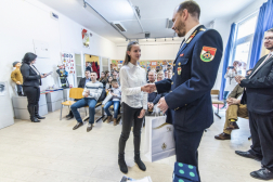 A felső tagozatosok kategóriájának díjait Barta-Vámos László tűzoltó őrnagy adta át