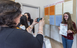 Emlékfotók készülnek