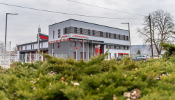 Laktanya fotó kívülről