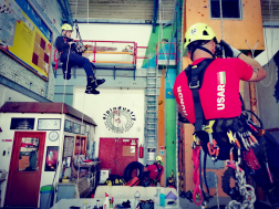 teremben lógnak az alpinmentők