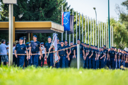 menetelő tűzoltók