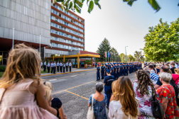 ünnepség távolról