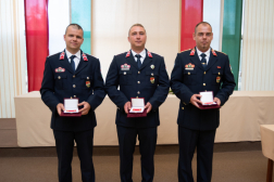 Újonnan fogadalmat tett tisztek csoportképe