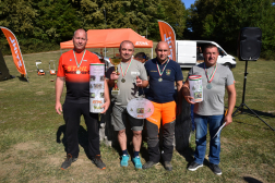 A képen az összetettben győztes miskolci versenycsapat