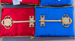 Jelképes díszkulcsok